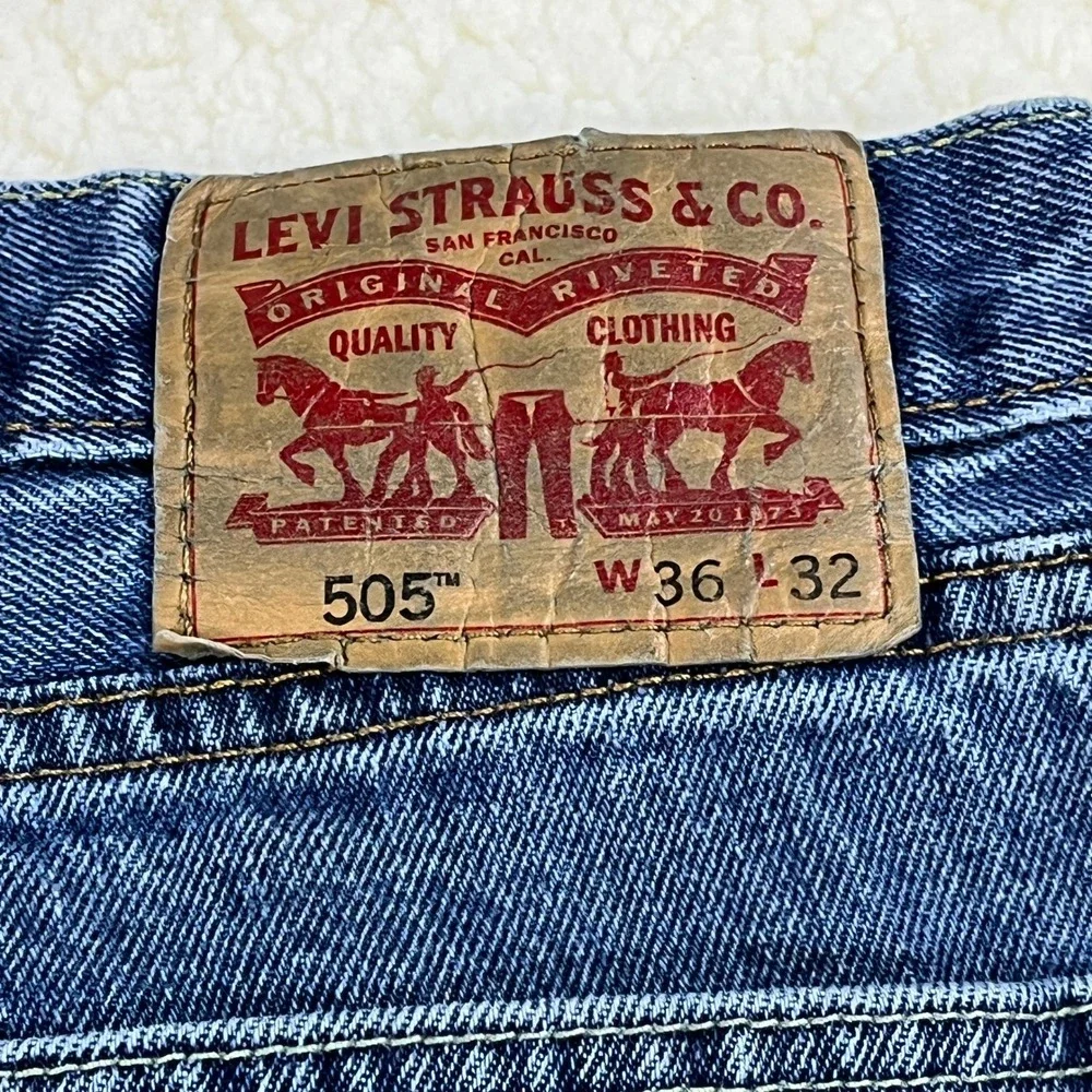 Levi's Jeans Mens 36x32 Blue 505 Regular Fit Straight Leg Denim Pants 00505-4886